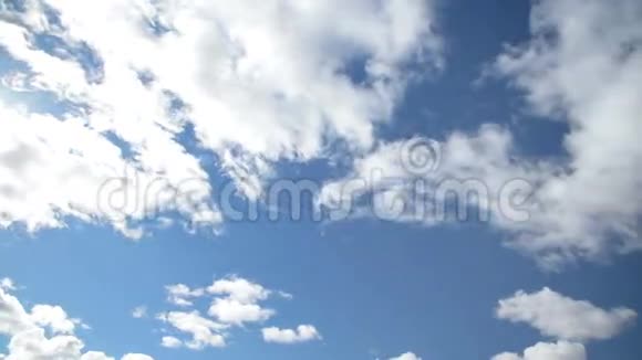 蓝天上的云视频的预览图