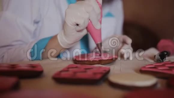 糖果装饰姜饼视频的预览图