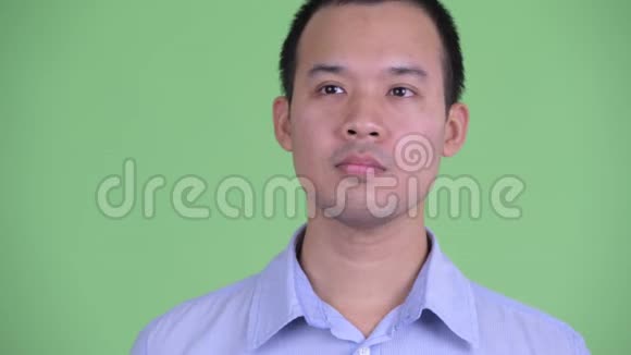 脸的快乐亚洲商人思维视频的预览图