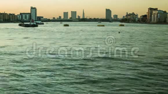 伦敦日落从格林威治俯瞰泰晤士河视频的预览图