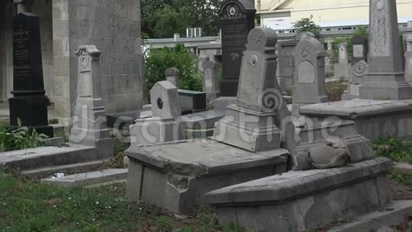 摧毁了犹太人墓地的坟墓瓦尔纳保加利亚视频的预览图