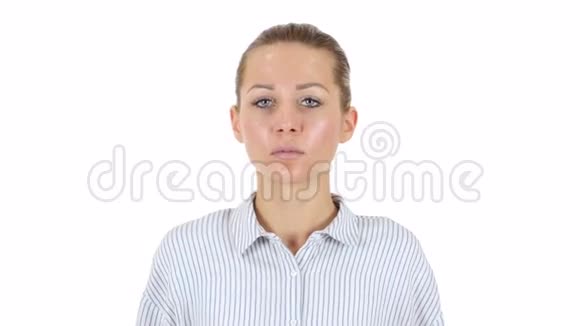 咳嗽咳女人白背景视频的预览图