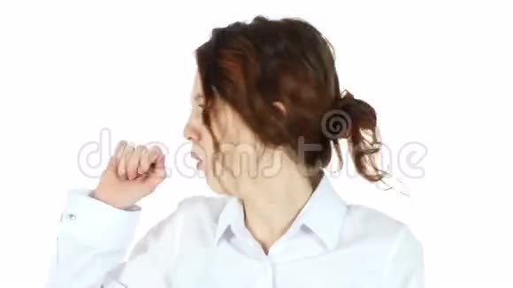 咳嗽的女人白色背景视频的预览图