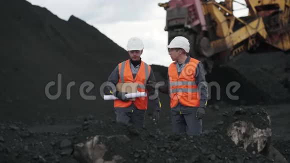 采煤工人露天采场视频的预览图