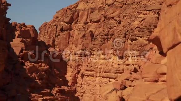 埃及西奈沙漠彩色峡谷视频的预览图