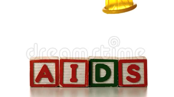 避孕套掉在积木上拼写艾滋病视频的预览图
