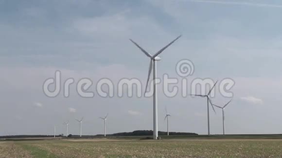 风力发电机发电视频的预览图