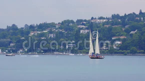 在瑞士日内瓦湖航行视频的预览图