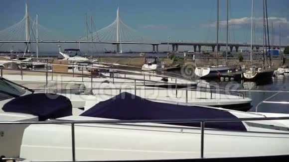 码头上的游艇视频的预览图