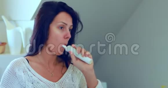 牙齿护理清洁牙齿视频的预览图