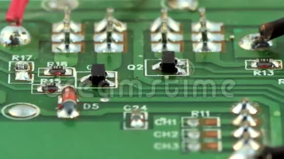 绿色电路板微电子元件视频的预览图