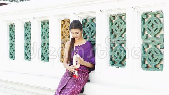 泰国女人穿传统服装视频的预览图