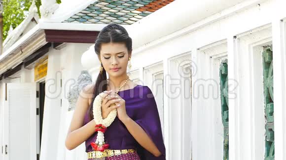 泰国女人穿传统服装视频的预览图