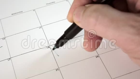 用钢笔在日历上签名画一个好的坏日子视频的预览图