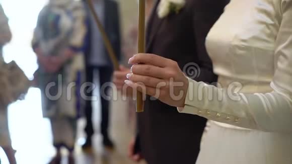 在教堂举行婚礼视频的预览图