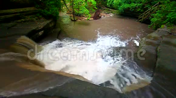 巨人浴缸马蒂森州立公园视频的预览图