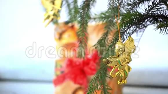 圣诞装饰与金色小天使视频的预览图
