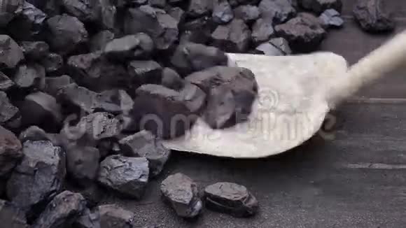 铲子和煤视频的预览图