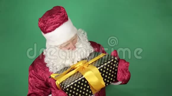 带礼物的圣诞老人视频的预览图