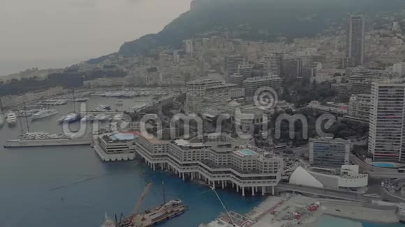 摩纳哥市法国海港港口雅赫茨公寓大厦船只和蒙特卡洛赌场视频的预览图