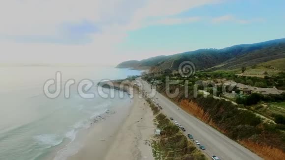太平洋海岸附近的公路景观视频的预览图