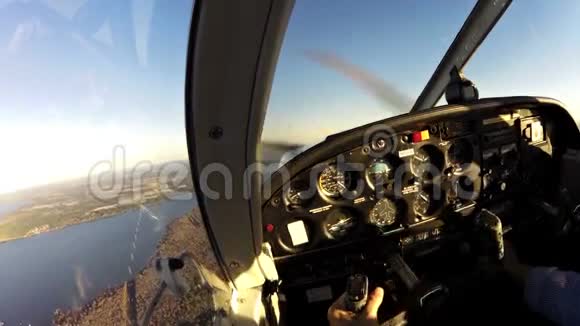 飞行小活塞桨平面视频的预览图