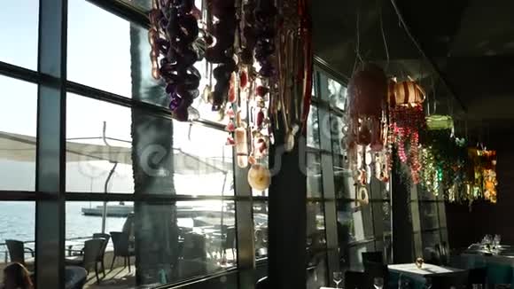 餐厅里的吊灯Res的室内设计视频的预览图