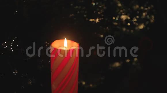 圣诞蜡烛闪闪发光视频的预览图