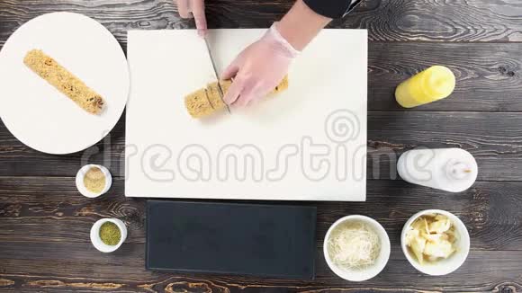 砧板上的寿司视频的预览图