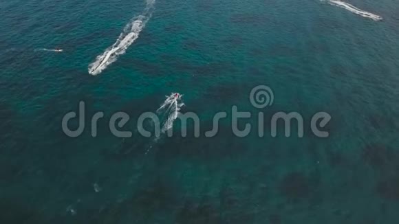 水上活动和海上喷气滑雪视频的预览图