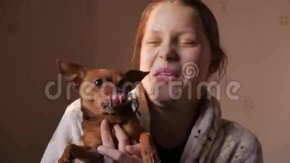 有个小狗朋友的少女4UHDK视频的预览图