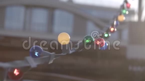 弦灯挂在户外视频的预览图