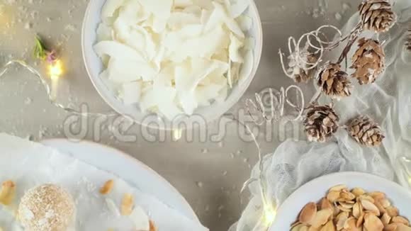 自制椰子糖果视频的预览图