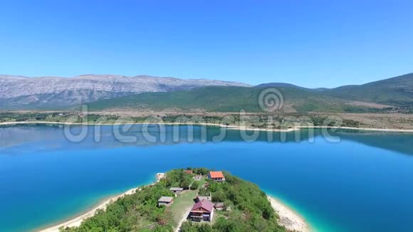 克罗地亚佩鲁卡人工湖鸟瞰图视频的预览图