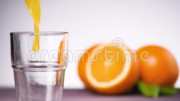 一杯橙汁视频的预览图