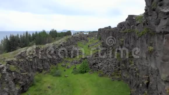 岩石冰岛景观视频的预览图