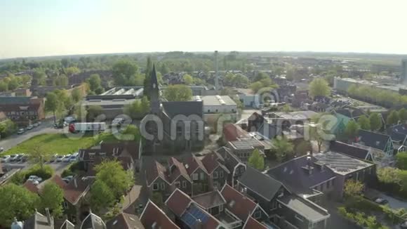 欧洲城镇的鸟瞰图视频的预览图