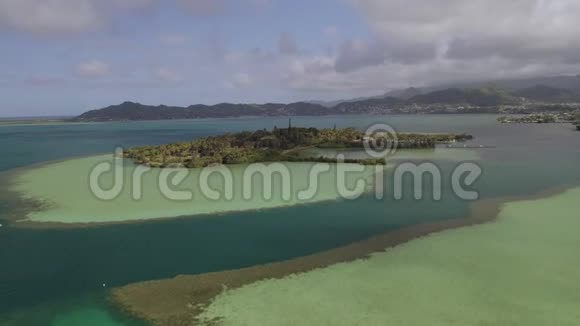 无人机射杀了一个岛屿视频的预览图
