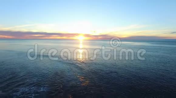 日落时的太平洋和海岸视频的预览图
