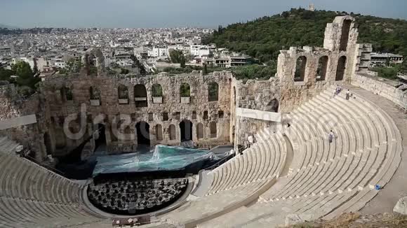 希腊雅典卫城帕特农神庙附近的古剧院视频的预览图