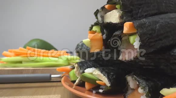 寿司卷做日本菜视频的预览图