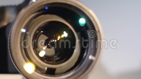 摄像机镜头光圈的光圈闭合视频的预览图