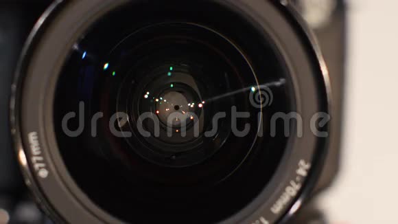 摄像机镜头光圈的光圈闭合视频的预览图
