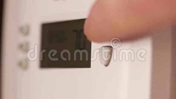 室内家用数字温控温控器视频的预览图