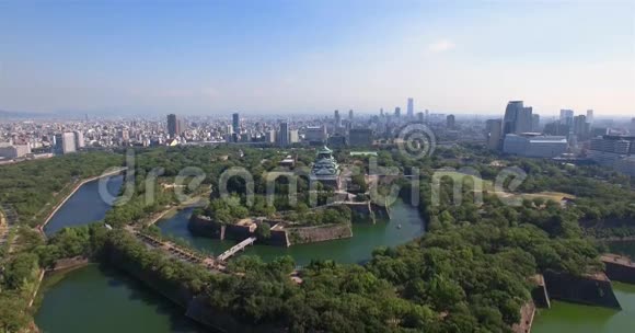 广角大阪城堡空中射击吸引力视频的预览图