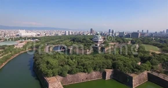 广角大阪城堡航拍视频的预览图