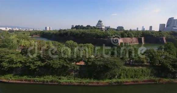 广角大阪城堡空中射击视频的预览图