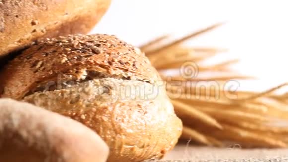 面包和全麦视频的预览图