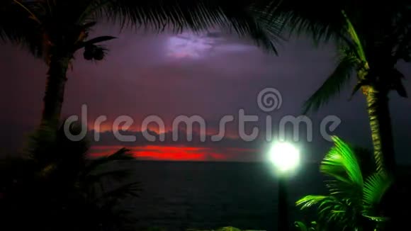 苏梅岛的傍晚景色包括天空灯笼和视频的预览图