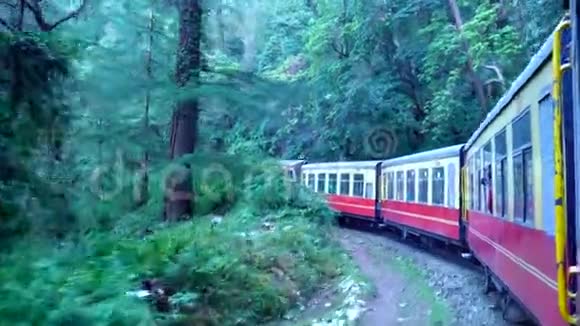 前往印度喜马偕尔邦Shimla教科文组织世界遗产地的历史列车视频的预览图